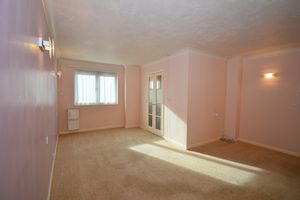 LIVING ROOM- click for photo gallery
